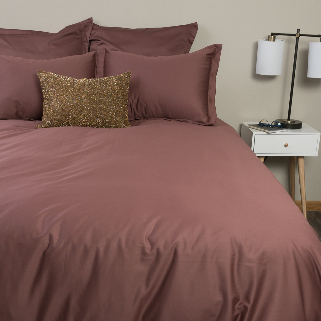 400 Thread Count Wrinkle Free Sateen Duvet Cover Set Mocha Red Bed Image